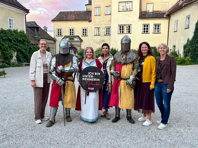 Verena Ebenhofer - FidW-Bezirksvorsitzende, Ritter von Clam, Adela Spronk – die Taverne, Christina Pilsl &amp; Elisabeth Medel (beide FidW- Bezirksvorsitzende-Stellvertreterinnen), Eveline Grabmann – Obfrau WKO Perg. | Foto: Frau in der Wirtschaft