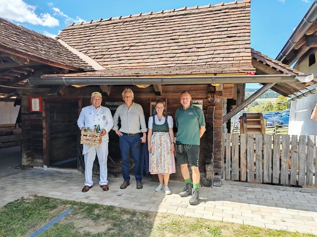 V.l.: Mühlenbaumeister Karl Hager, Gerhard Schickhofer, Nicole Silbermann, Herbert Kern. | Foto: Freilichtmuseum Vorau
