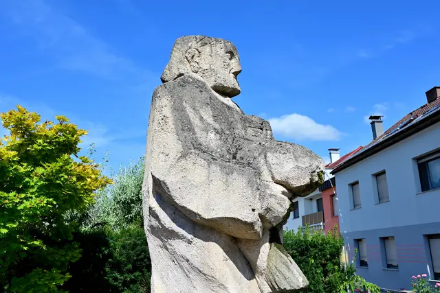 Petrusbrunnen von Oskar Höfinger in Klein-Pöchlarn | Foto: Hans-Peter Kriener