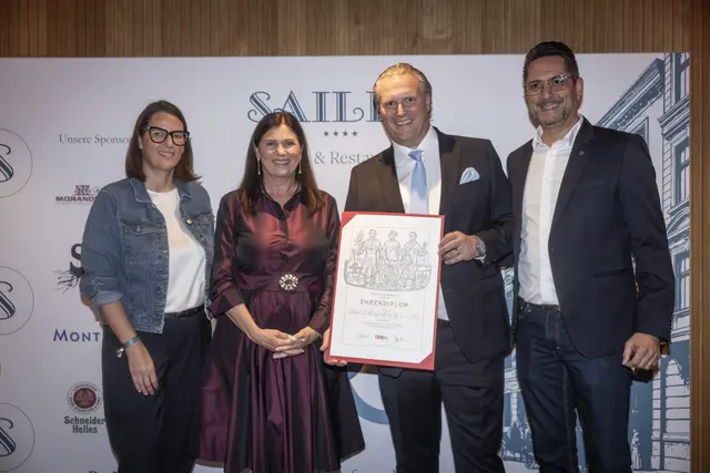 WK-Präsidentin Barbara Thaler, Sabine und Joschi Sailer, Alois Rainer (Spartenobmann für Tourismus und Freizeitwirtschaft der Wirtschaftskammer Tirol) | Foto: Hotel Sailer / Hetfleisch