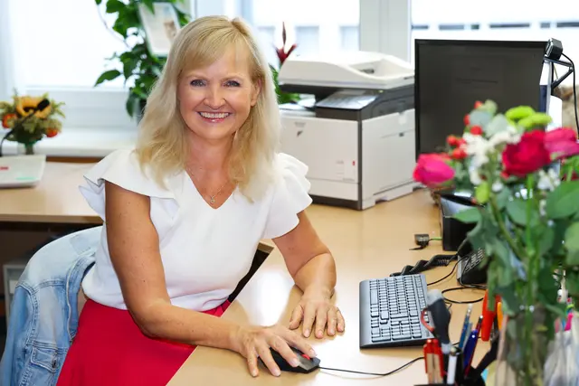 Elke Janach ist die neue Direktorin der Mittelschule 3 Völkendorf. Im Interview verrät sie, wie es ist, nun Direktorin zu sein. | Foto: Privat