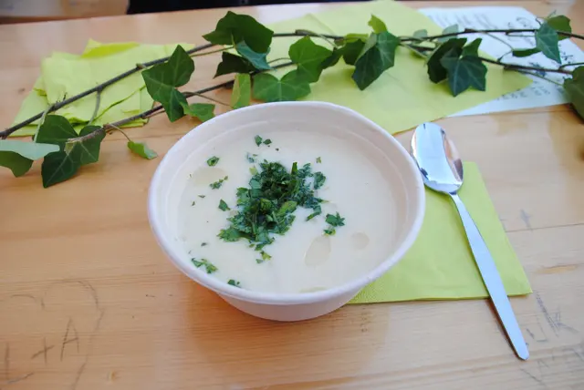 Heiß und cremig: Über 20 verschiedene Suppen stehen zur Auswahl – auch eine Knoblauchcremesuppe. | Foto: Himsl