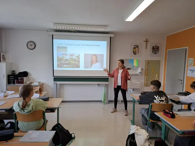 Eva-Maria Pürmayer versuchte die Schüler für einen Job in der Gastro zu begeistern.  | Foto: Polytechnische Schule Neufelden