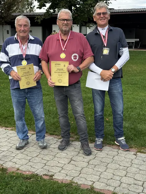 Siegerehrung Österreichische Meisterschaften RG 65: Links: Gerald Oberreiter (2. Platz), Mitte: Manfred Wolfinger (1. Platz), Rechts: Christian Luft (3. Platz).
 | Foto: HSV Ennsdorf