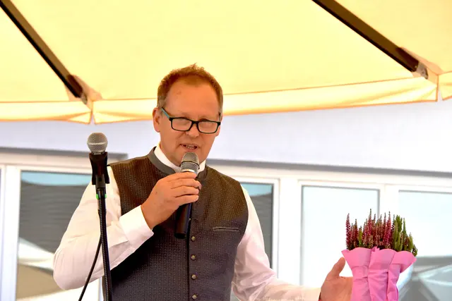 Bürgermeister Peter Schlagbauer dankte allen Mitwirkenden für Ihr Engagement. | Foto: Helmut Riedl/MeinBezirk