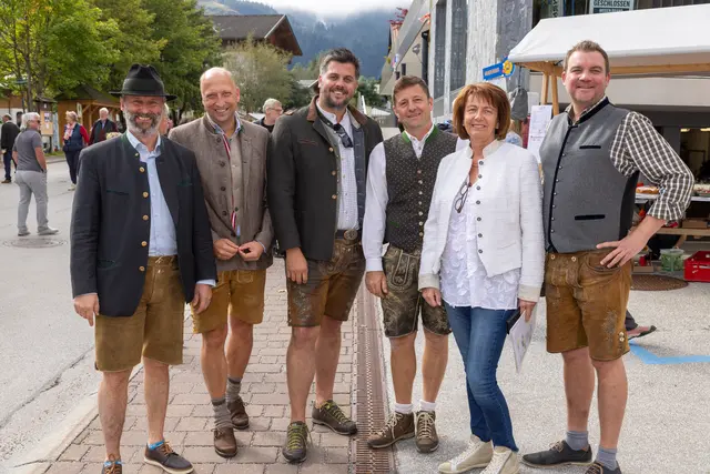 Bgm Erich Czerny, Roland Rauch, Patrick Krahbichler, Robert Leutgeb, Andrea Mair, Wolfgang Taxer  | Foto: TVB Krimml/Franz Reifmüller