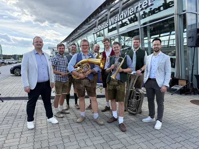 Für Stimmung sorgte zudem ein Frühschoppen mit voixBRASS. | Foto: Autohaus Waldviertel