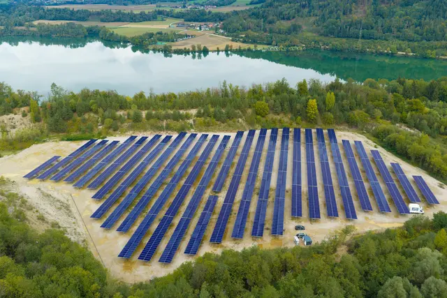 Die neue PV-Anlage in Eberndorf speist seit dieser Woche Strom ins Netz ein. | Foto: Varh Fotografie