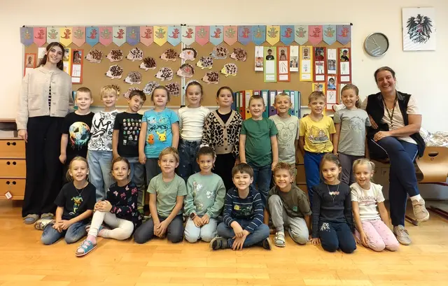 2026 Volksschule Michelhausen 1a mit Schulassistenz Paula Limberger und Klassenlehrerin Isabella Preslacher. | Foto: Christian Nowotny