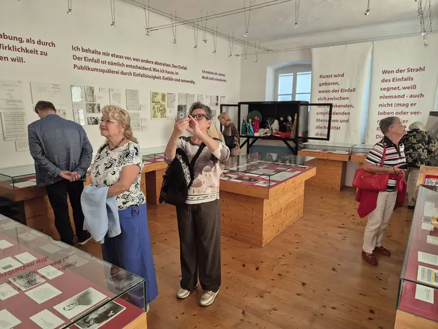 Besucher im Gottfried-von-Einem- und Lotte-Ingrisch-Museum in Oberdürnbach vor dem Konzert. | Foto: Serenadenkonzerte Niederösterreich