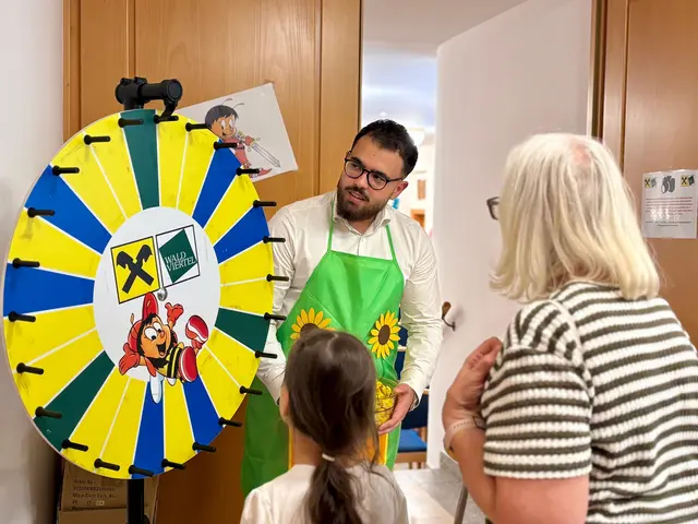 Marko Milanovic betreute das Glücksrad und sorgte für Sofortgewinne bei den Kindern. | Foto: Markus Kahrer