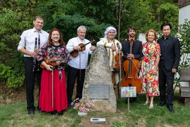 Vlnr.: Martin Haslinger, Paula Rhabari, Alfred Tuzar, Reinhold Rieger, Lorenz Haller, Bernadette Eliskases-Tuzar, Lei Chen | Foto: Raschalaer Köllamauna