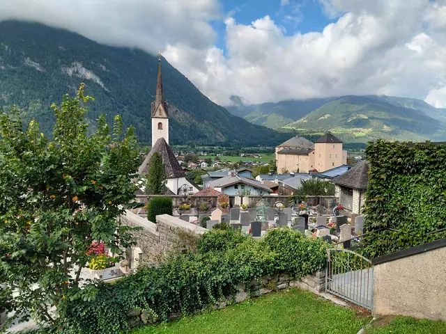 Kirche und Burg  Golling | Foto: H.Bachinger