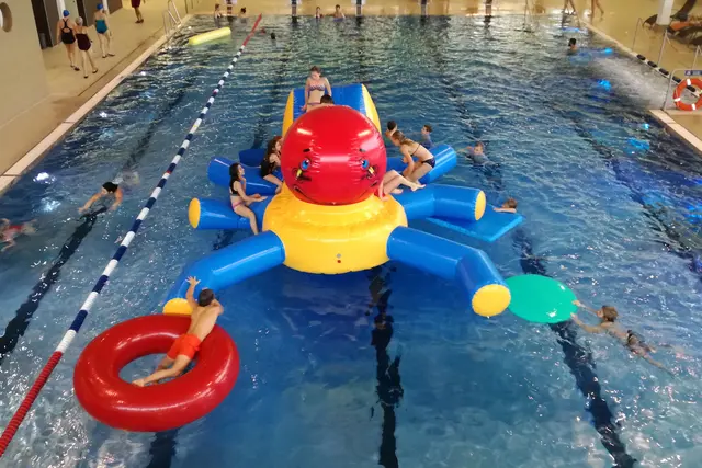 Spaß im Nass: Jeden Samstag ist Kindernachmittag. | Foto: Stadt Braunau
