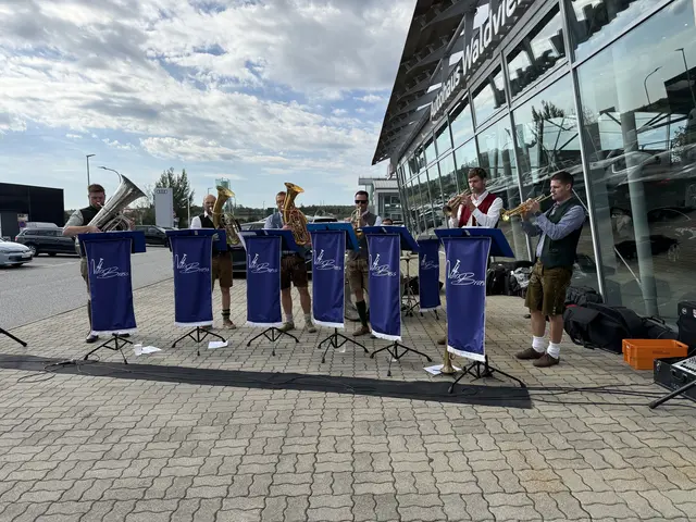 Für Stimmung sorgte zudem ein Frühschoppen mit voixBRASS. | Foto: Autohaus Waldviertel