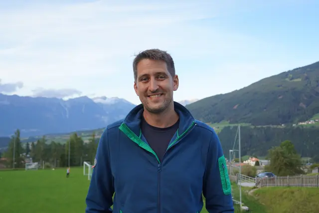 Florian Stern war selbst 20 Jahre lang aktiver Spieler und wurde später Trainer. Das Damenteam zu coachen, macht ihm große Freude. | Foto: Kainz