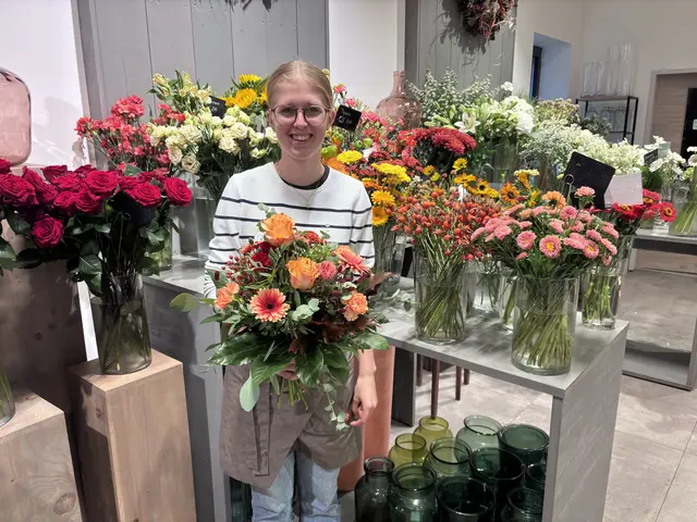 Linda Urfahrer hat den Beruf Floristin für sich entdeckt. Sie absolviert gerade ein Praktikum bei der Gärtnerei Bonigl in St. Pölten, um danach zur Lehrabschlussprüfung antreten zu können | Foto: Tanja Handlfinger