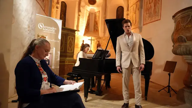 (v.l.n.r.): Schauspielstar Gerti Drassl (Rezitation); Andrea Linsbauer (Klavier) und Daniel Gutmann (Bariton) begeisterten am 19.9. bei der Gottfried-von-Einem-Serenade in der Pfarrkirche Oberdürnbach bei Maissau. | Foto: Serenadenkonzerte Niederösterreich