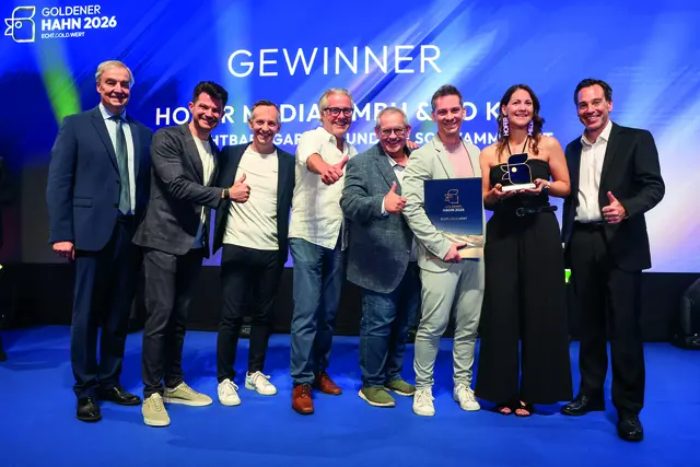 v.l.n.r. Vizepräsident der WKNÖ Dr. Christian Moser, Ing. Jochen Kaiblinger, MA Director Regional Sales &amp; Marketing Epamedia, Andreas Hofer, Fritz Gillinger, Thomas Hofer sen., Thomas Hofer, Kathrin Hofer und Obmann der Fachgruppe Werbung und Marktkommunikation Andreas Kirnberger | Foto: Katharina Schiffl