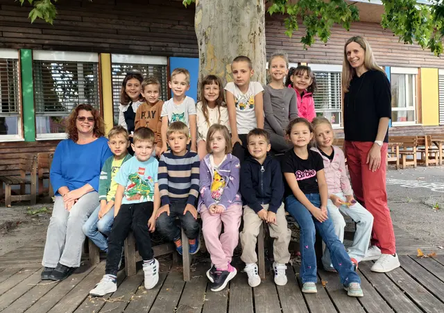 2026 Volksschule Absdorf 1a mit Direktorin Sonja Kreuzinger und Klassenlehrerin Elisabeth Mehofer.  | Foto: Christian Nowotny
