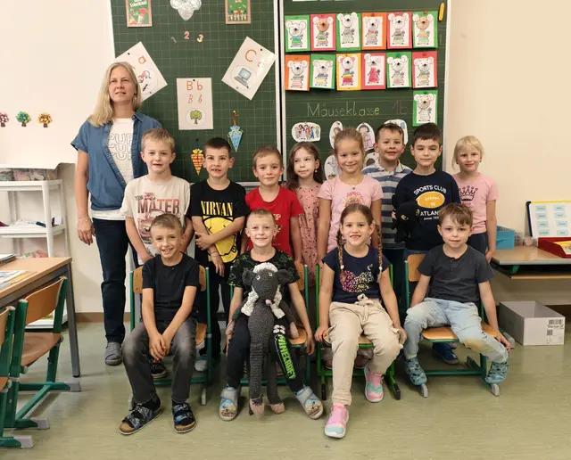 2026 Volksschule Langenrohr 1b mit Klassenlehrerin Sigrid Adamek. | Foto: Christian Nowotny