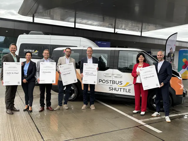 Stefan Salzmann (Bürgermeister St. Paul), Lydia Mosser (Gemeindevorständin St. Paul), Karl Markut (Bürgermeister St. Georgen), LR Sebastian Schuschnig, Günter Wutscher (Gemeinderat St. Georgen), Maria Knauder (Bürgermeisterin St. Andrä) und Tibor Jermendy (Österreichische Postbus AG).  | Foto: Katharina Weber