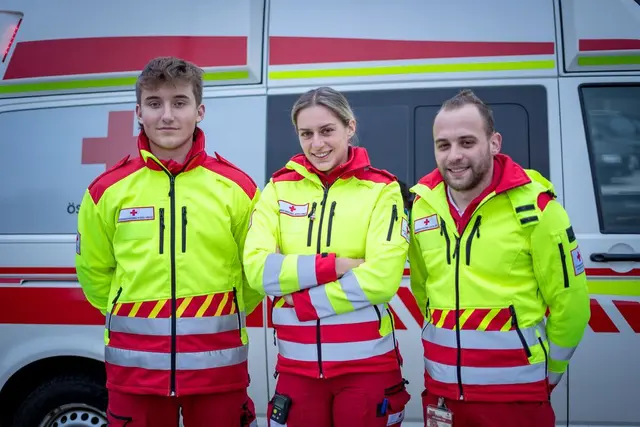 Insgesamt sind 42 Sanitäter, fünf Notärzte und 25 weitere Mitarbeiter am Sonntag im Einsatz. Entlang der Strecke stehen zudem zwei Sanitätsstellen für die medizinische Versorgung bereit. (Symbolfoto) | Foto: Bernhard Knaus