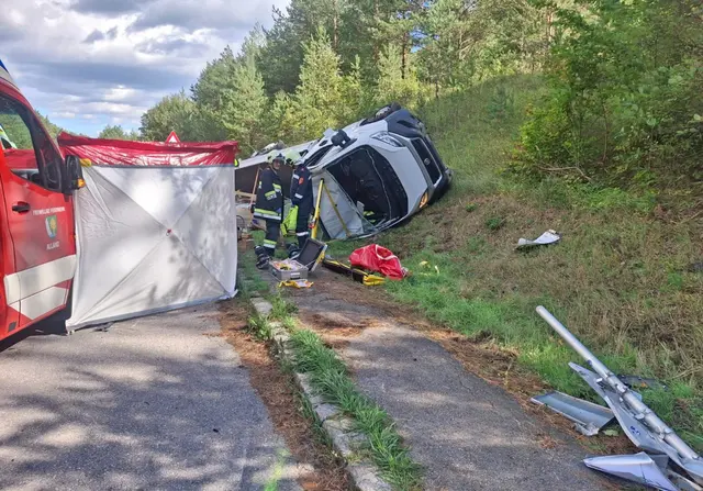 Eine Person wurde bei Unfall schwer verletzt.  | Foto: Freiwillige Feuerwehr Alland