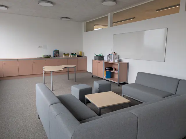Aufenthaltsraum der Nachmittagsbetreuung in der Volksschule Schardenberg. 