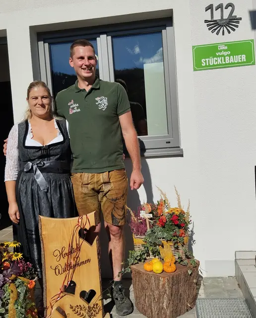 Strahlende Gesichter bei Jaqui und Dominic, vulgo Stücklbauer in Gams