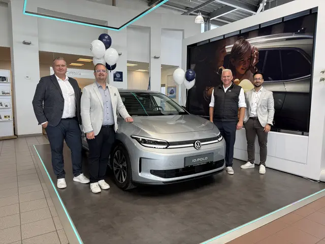Geschäftsführer Benjamin Zeilinger und sein Team begrüßten zahlreiche Gäste vor Ort. | Foto: Autohaus Waldviertel