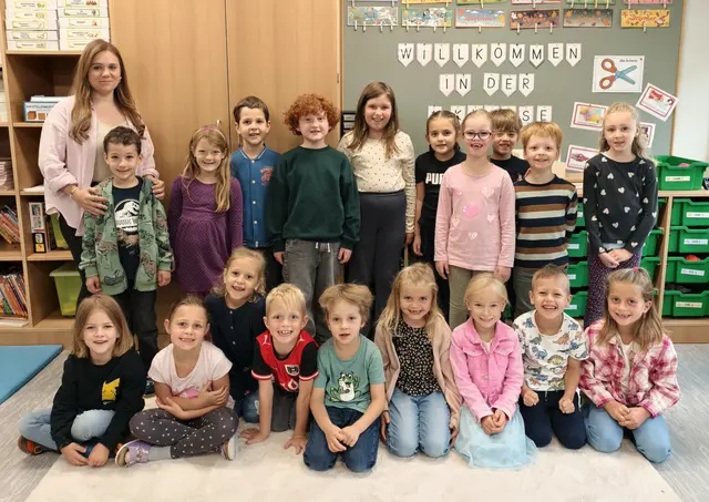2026 Volksschule Atzenbrugg-Heiligeneich 1b mit Klassenlehrerin Judith Koreska. | Foto: Christian Nowotny