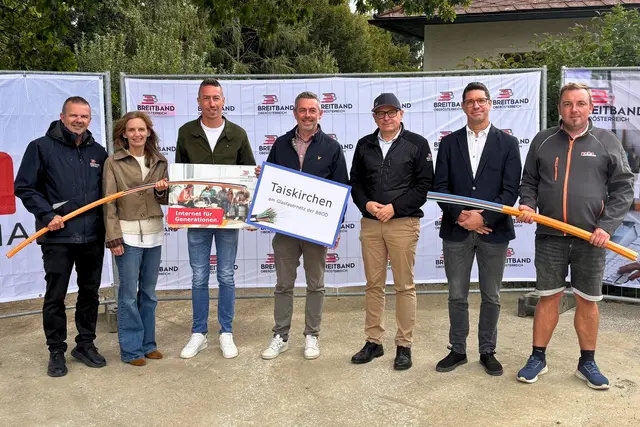 Beim Spatenstich in Taiskirchen: Volker Dobringer (BBOÖ), Maria Kofler-Gaisböck Maria (Vizebürgermeisterin Taiskirchen), Michael Kovacs (BBOÖ), Markus Gadringer (Bürgermeister Taiskirchen), Martin Wachutka (GF BBOÖ), Klaus Schremmer und Florian Samhaber (beide Ploier + Hörmann).

PRESSEINFORMATION	 | Foto: BBOÖ 