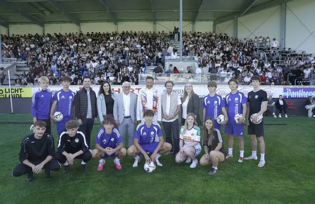 Direktoren, Lehrerinnen und Lehrer und Schüler von Gymnasium, HAK und HLW Hartberg feierten gemeinsam den Fairplay Gedanken beim Schulstartgottesdienst in der Profertil Arena. | Foto: Gymnasium Hartberg