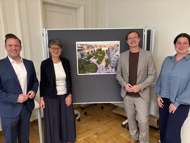 V.l.n.r.: Klubvorsitzender Marcus Altmann (SPÖ), Bezirksvorsteherin Silvia Nossek (Grüne), Gemeinderat Michael Trinko (SPÖ) und Klubvorsitzende Raphaela Veit (Grüne) beim Hintergrundgespräch.  | Foto: Ipirotis/MeinBezirk