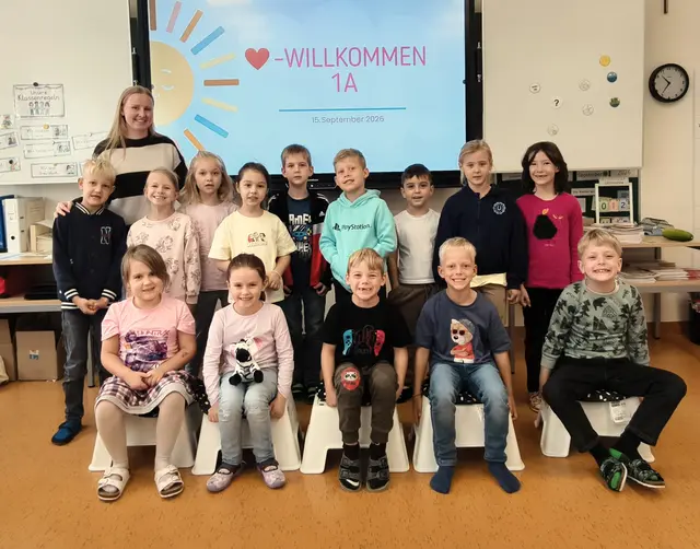 2026 Volksschule Langenrohr 1a mit Klassenlehrerin Lara-Sophie Bosak. | Foto: Christian Nowotny