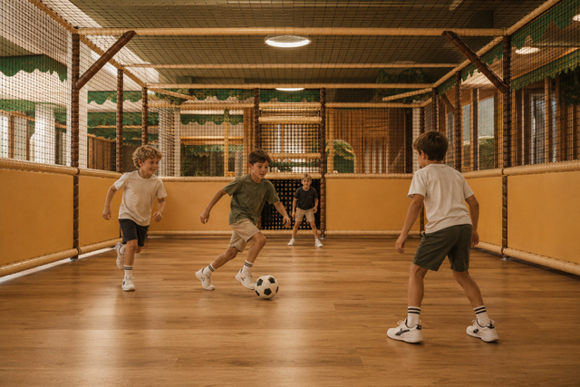 Sogar ein eigener Indoor-Fußballplatz entsteht. | Foto: KI generiertes Rendering