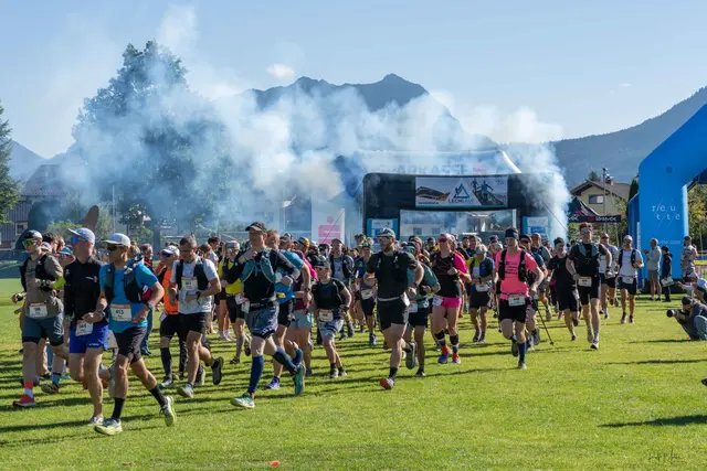 Pünktlich um 10:00 Uhr erfolgte der Start des "Main Trail" über 25 Kilometer und 1.600 Höhenmeter. | Foto: Rolf Marke