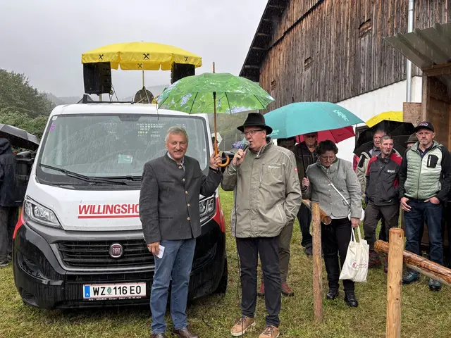 LK-Präsident Andreas Steinegger mit Bürgermeister Erwin Gruber (l.) beim Jubiläumsviehmarkt in Gasen | Foto: Gemeinde Gasen