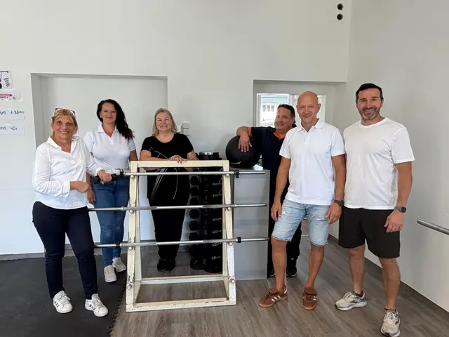 Das Team von "Fit und G'sund" (v.l.): Anita Rangger-Scheirer, Romana Birngruber, Bürgermeisterin Karin Wundsam, Markus Rehling, Andreas Brandl und Robert Knödelseder. | Foto: Fit und G'sund