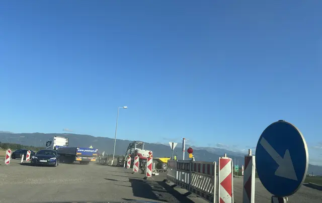 Die Arbeiten am Kreisverkehr in Weißkirchen haben begonnen.