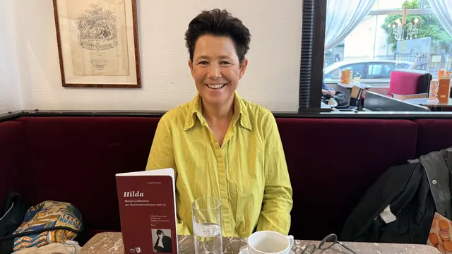 Autorin Irmgrard Kramer liest im Hietzinger Kulturverein "Dependance" aus ihrem Buch "Hilda - Meine Großmutter, der Nationalsozialismus und ich". | Foto: Grünen Hietzing
