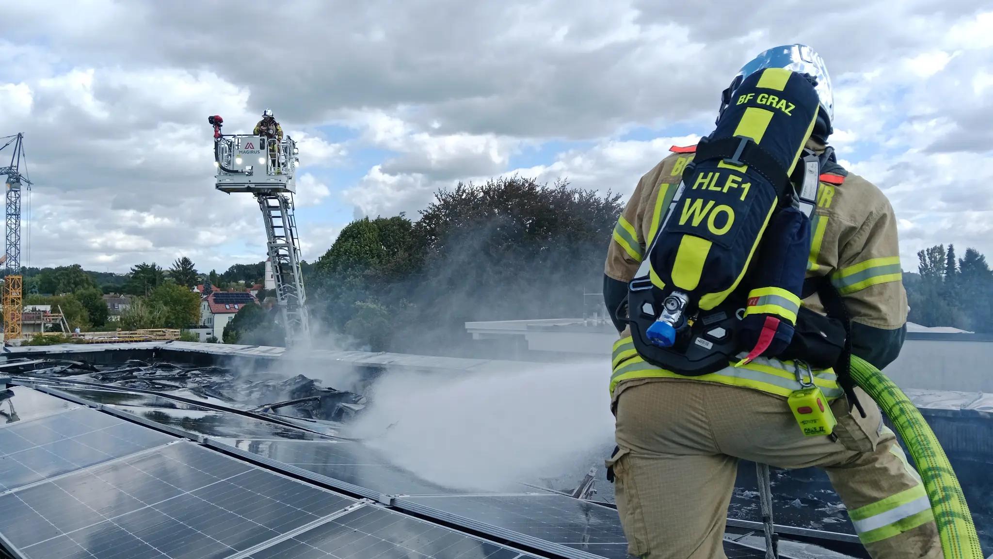 In der Marburger Straße: Brand auf Flachdach war in Graz weithin sichtbar ...