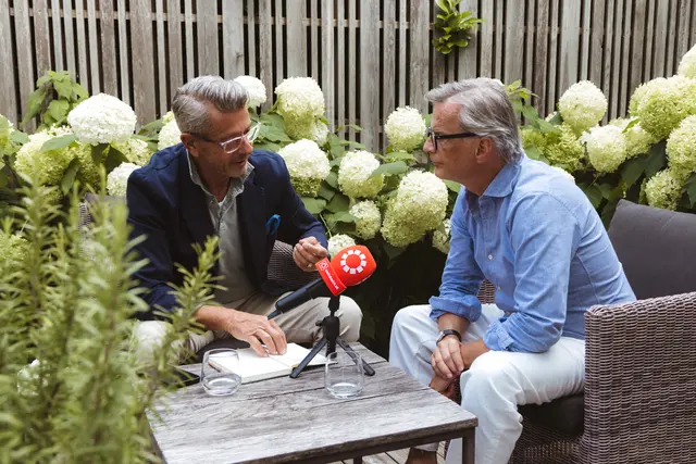 Karl Reyer im Gespräch mit MeinBezirk Salzburg Chefredakteur Michael Kretz  | Foto: MeinBezirk