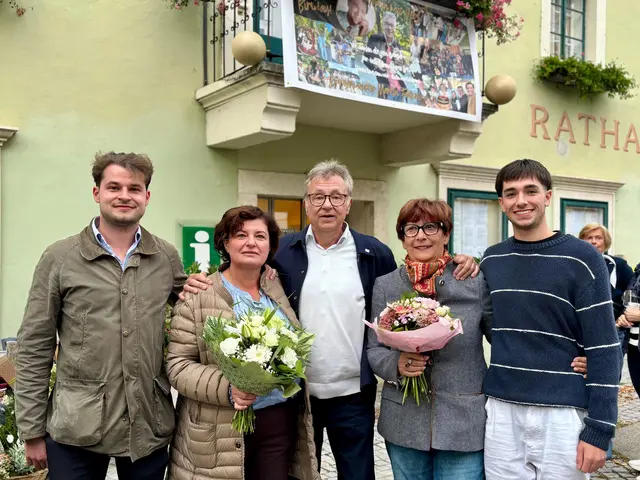 Bürgermeister Martin Falk mit seiner Martina, Vizebürgermeisterin Pauline Uitz und die beiden Falk-Söhne. | Foto: Markus Kahrer & Manuela Zekar