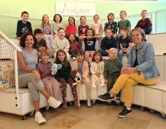 2026 Volksschule St. Andrä-Wördern 1b  mit Schulassistenz Romana Hofstetter und Klassenlehrerin Julia Heger.  | Foto: Christian Nowotny