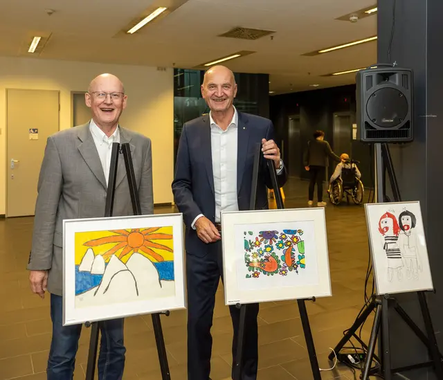 Wilhelm Glachs, Obmann der GSI-Gesellschaft für Soziale Initiativen und Landesrat Christian Dörfel. | Foto: Land OÖ/Andreas Krenn