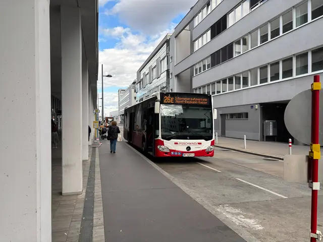 Der 26E, ist aktuell als Ersatz während Gleisarbeiten an der Donaufelder Straße im Einsatz. Fahrgäste berichten von prall gefüllten Bussen am Morgen. | Foto: zVg