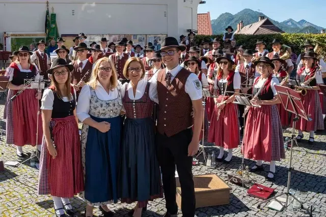 Landtagsabgeordneter Richard Hogl, Landeshauptfrau Johanna Mikl-Leitner, LH-Stellvertreter Stephan Pernkopf und Landeshauptmann a. D. Erwin Pröll griffen zum Taktstock und dirigierten die Kapelle. | Foto: Blasmusikkapelle Göllersdorf 