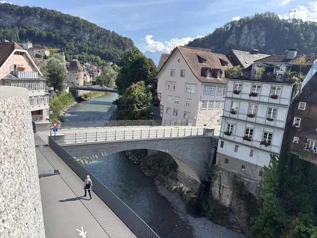 Blick von Kapfgalerie auf Heilig-Kreuz-Brücke und Montfortbrücke. Feierliche Fertigstellung des Hochwasserschutzprojekt am Samstag, 26.9.2026 mit der Bevölkerung. | Foto: Isabelle Cerha